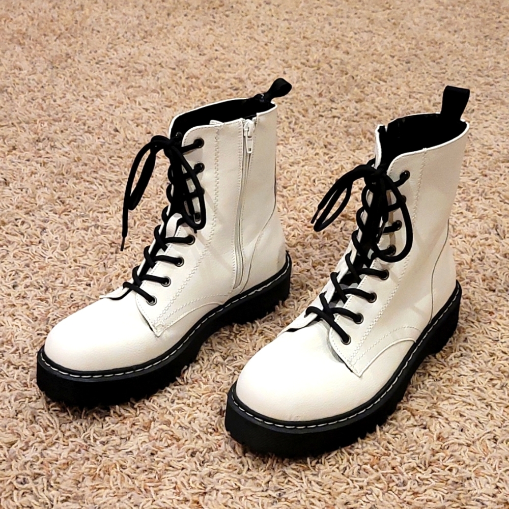NEW Sincerely Jules White Harley Boots size 9 1/2